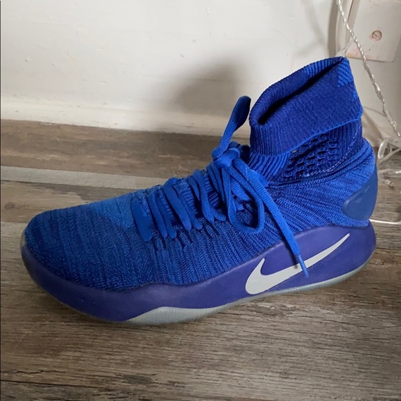 Basketball shoes - Picture 1 of 1
